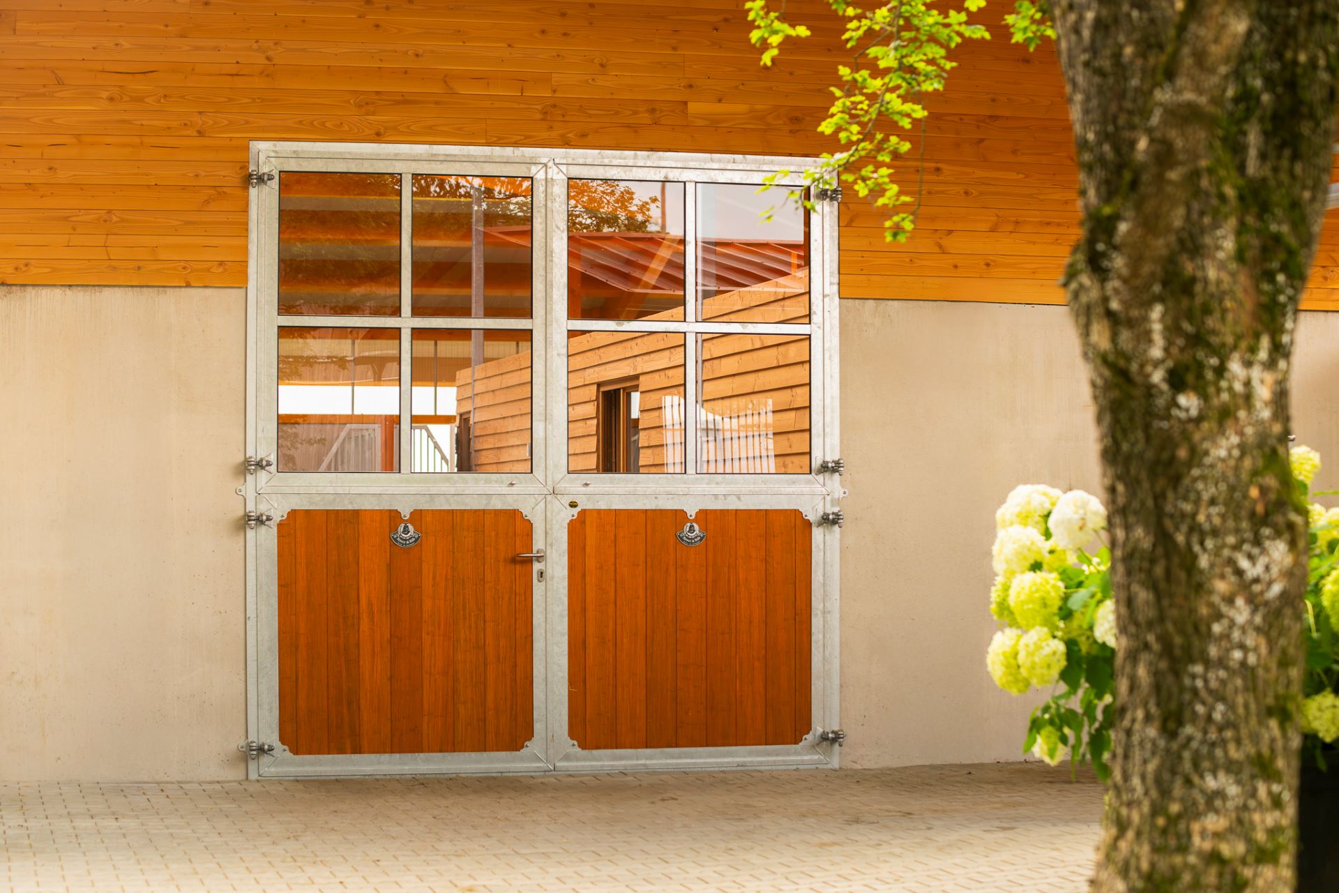 Exterior view of the Frese horse stable with a large galvanized Pure stable gate.