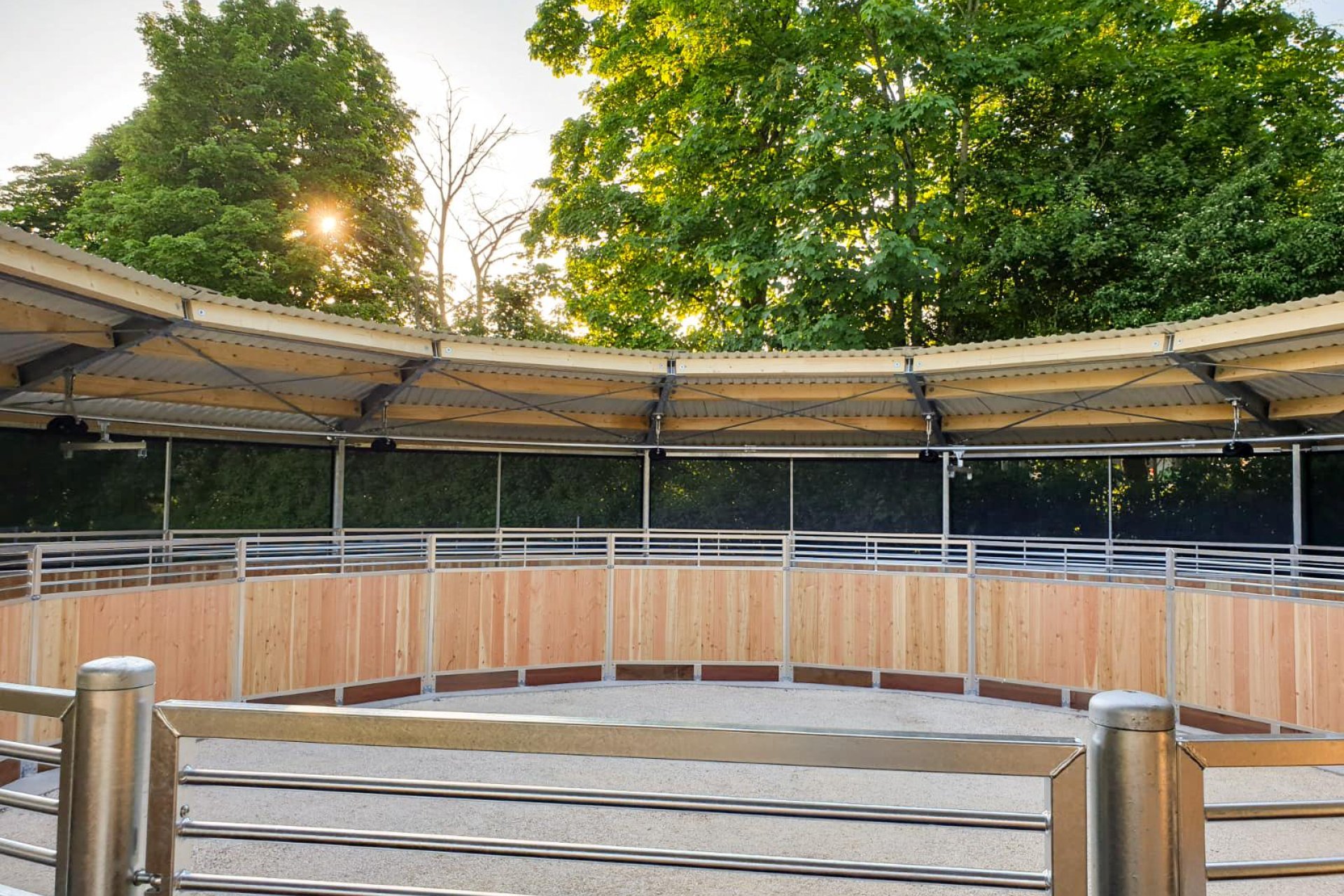 Marcheur circulaire avec toiture du pas vue interne