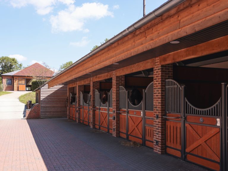breen-equestrian-reitanlage-pferdeboxen