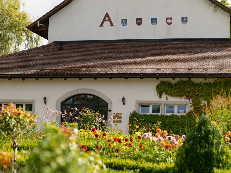 Hofgut Albführen Hauptgebäude mit Garten